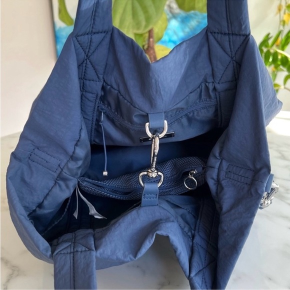 COPY - Lululemon On My Level Tote - Picture 3 of 8